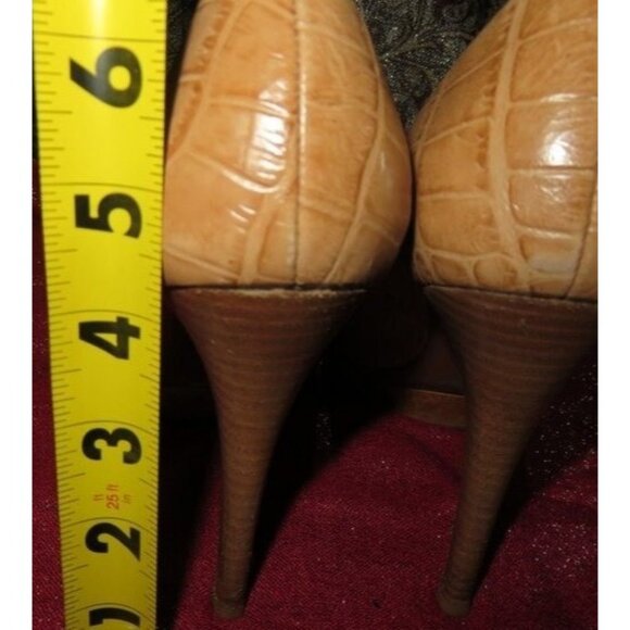 Tory Burch Tan Brown Croc Embossed Italian Leather Platform Pumps Heels size 8.5 - Picture 5 of 12
